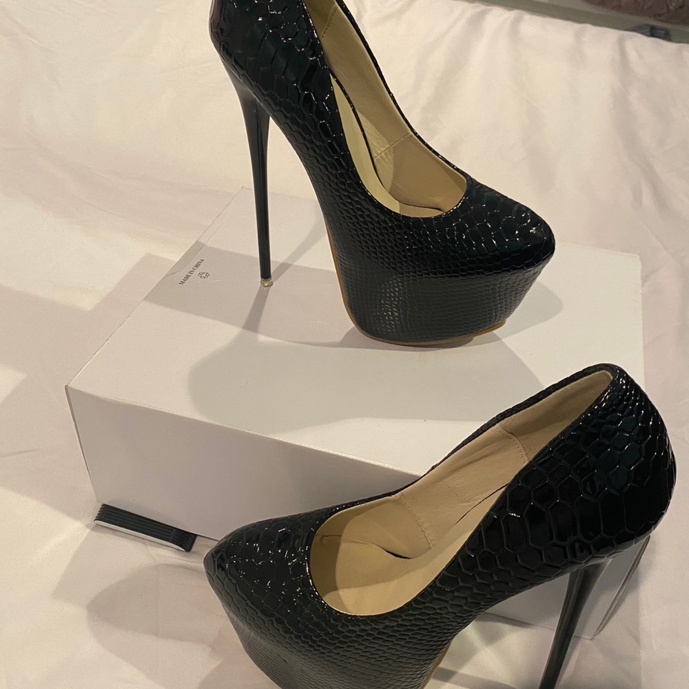 Shoes - Picture 3 of 8